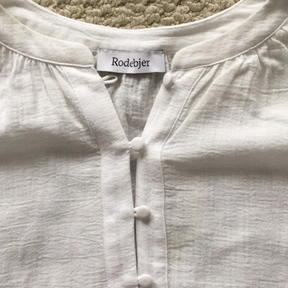 White cotton blouse - Picture 2 of 8